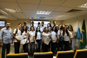Estudantes da FAETEC realizam visita técnica à sede do CRA-RJ