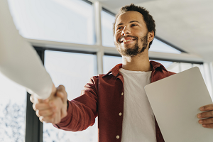 Programa de Trainee 2025 do Grupo Boticário oferece salário de 8 mil reais